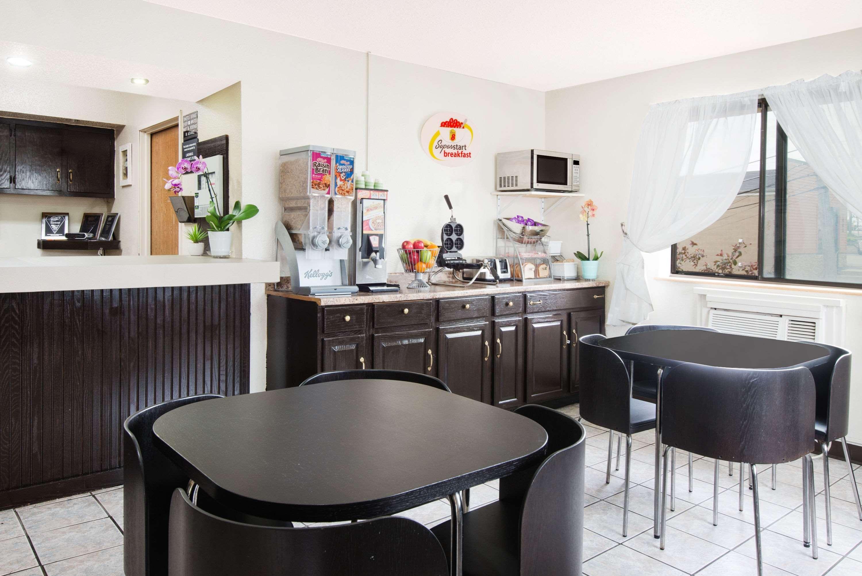 Super 8 By Wyndham Pittsburgh Pa Airport-university Area Moon Township