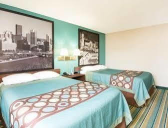 Super 8 By Wyndham Pittsburgh Pa Airport-university Area
